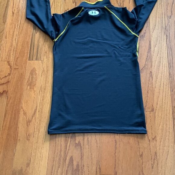 Under Armour small fitted long sleeve athletic shirt - Picture 2 of 8